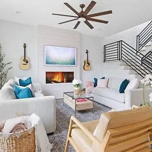 The Jolene - 10 Beds And Cozy Rooftop W Fire Pit Holiday home Nashville